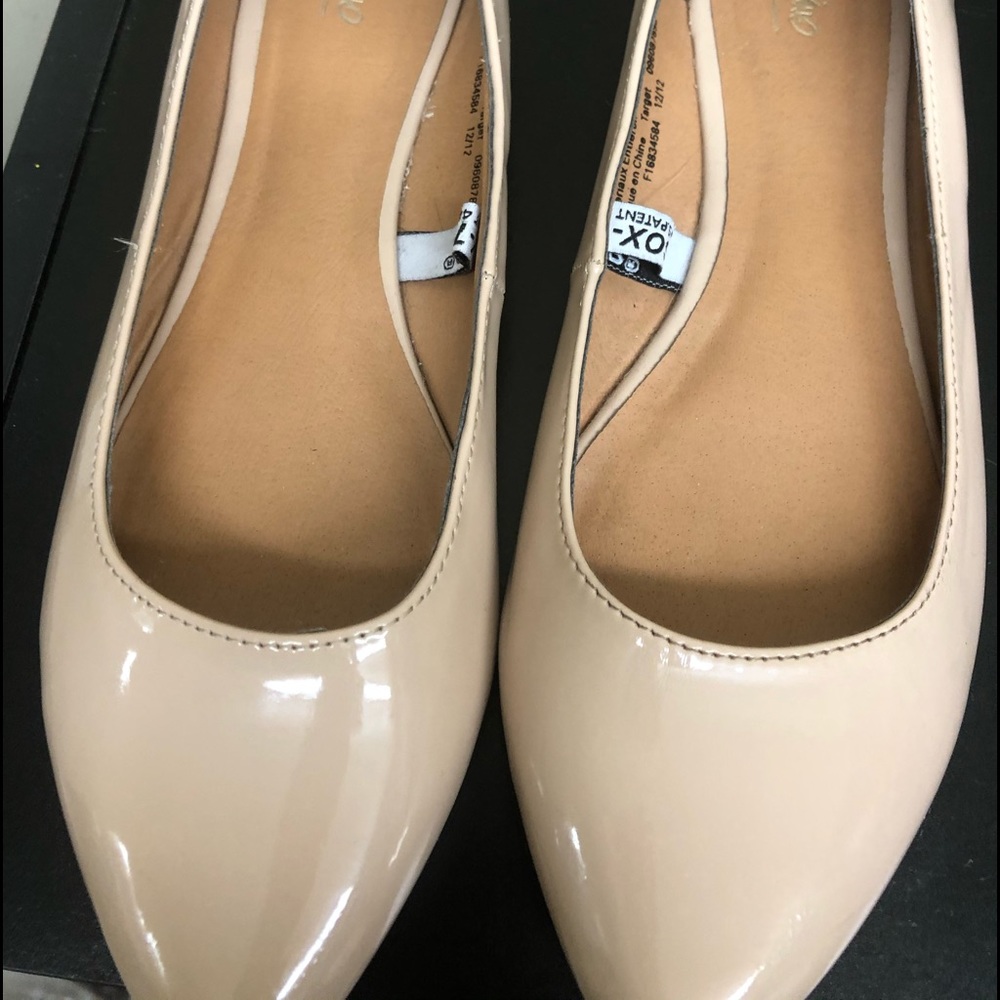 Size 6 1/2 loafer worn 2 times